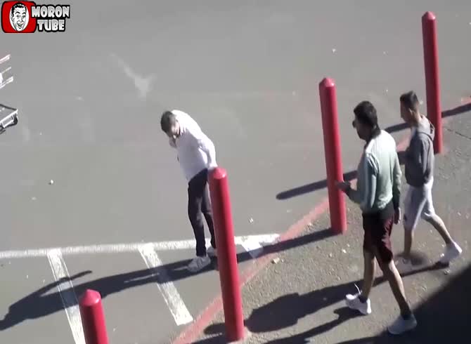 Video :Shocking moment 93-year-old man targeted by three pickpockets in Portland
